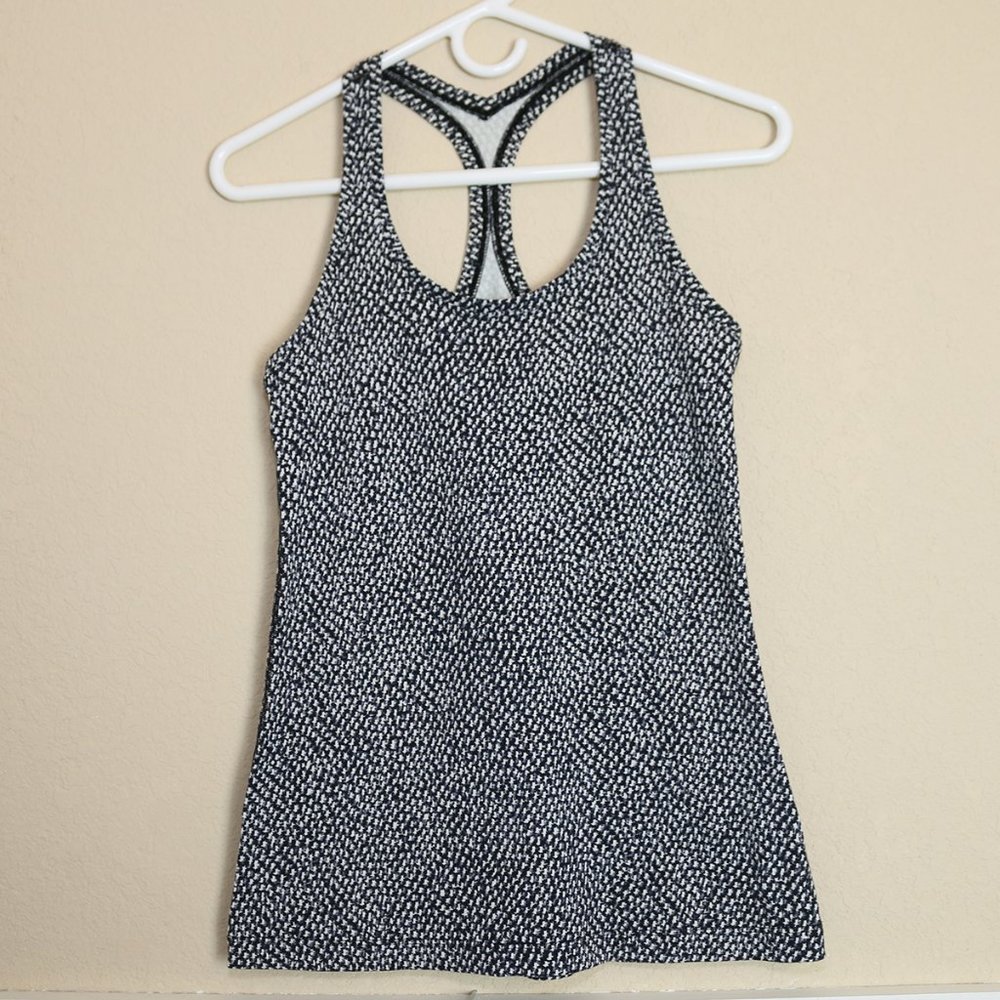 Lululemon Racerback Athletic Fitted Tank Top Black White Gray Print Womens Sz 6